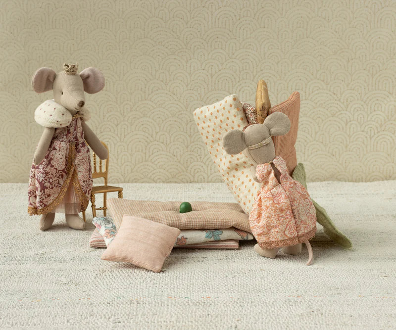 Princess and the pea, Big sister mouse